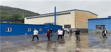 太義掌煤業：雨中，“雨季三防”檢查在行動